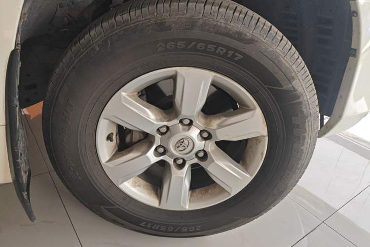 Used Toyota Prado 2016 2.7L Automatic Standard Edition Right Front Wheel Hub