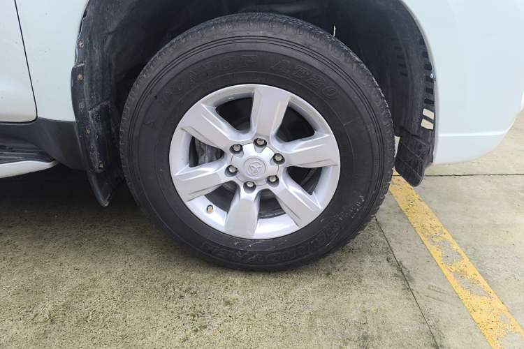 Used Toyota Prado  Right Front Wheel Hub