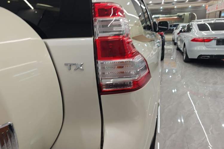 Used Toyota Prado 2016 2700 TX 7-Seater Middle East Version Right Rear Taillight