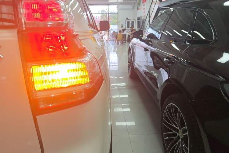 Used Toyota Prado 2016 3.5L Automatic TX-L NAVI Right Rear Taillight