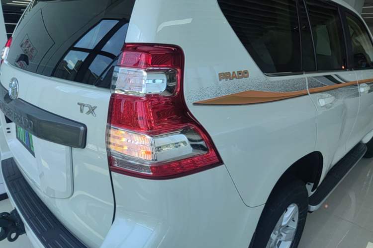 Used Toyota Prado 2016 3.5L Automatic TX-L NAVI Right Rear Taillight