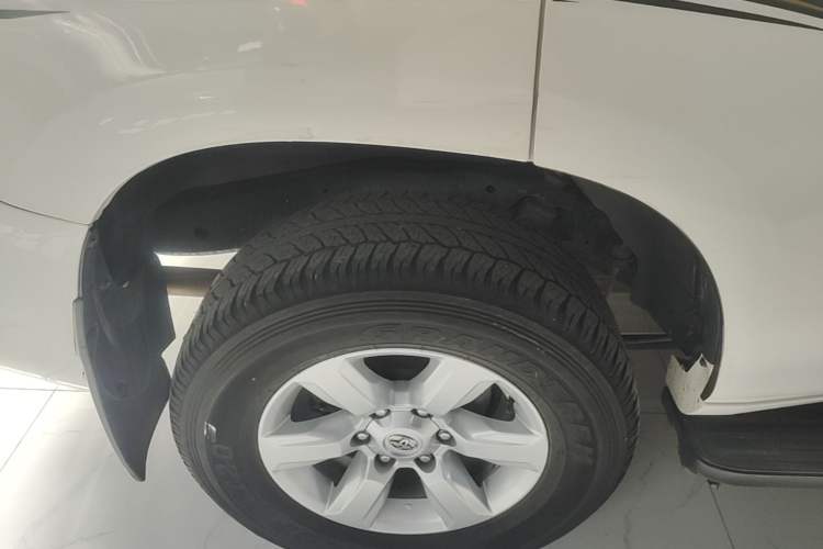 Used Toyota Prado 2016 2.7L Automatic Luxury Edition Right Rear Wheel Hub