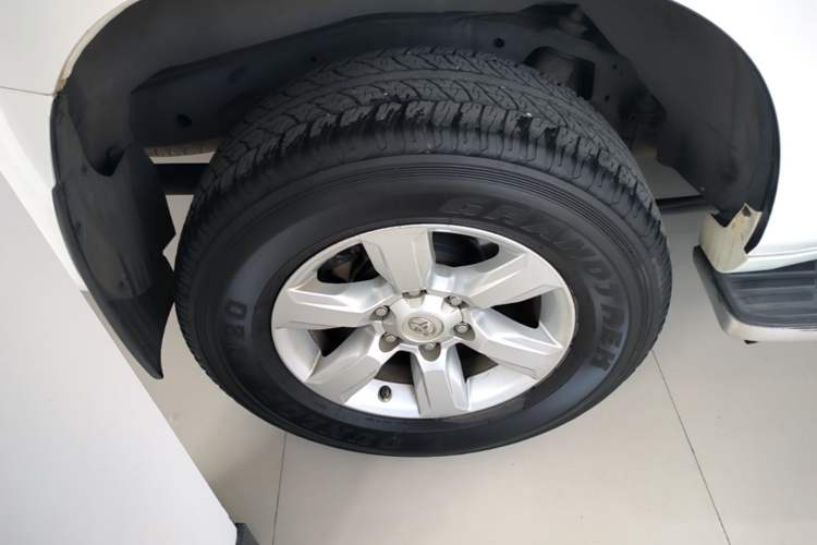 Used Toyota Prado 2016 2.7L Automatic Standard Edition Right Rear Wheel Hub