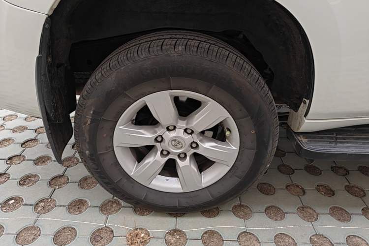 Used Toyota Prado 2016 2.7L Automatic Standard Edition Right Rear Wheel Hub