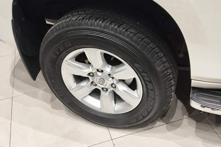 Used Toyota Prado 2016 2.7L Automatic Standard Edition Right Rear Wheel Hub