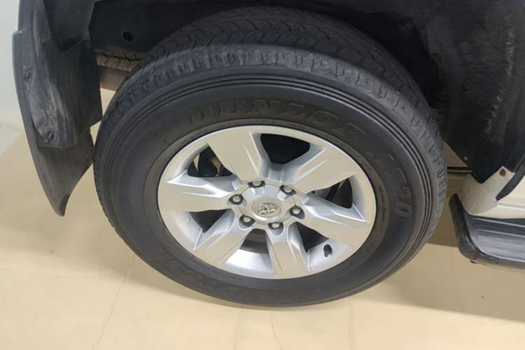 Used Toyota Prado 2016 2.7L Automatic Luxury Edition Right Rear Wheel Hub