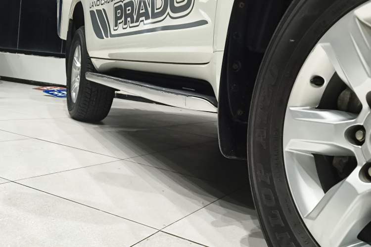 Used Toyota Prado 2016 2.7L Automatic Standard Edition Right Side Sill