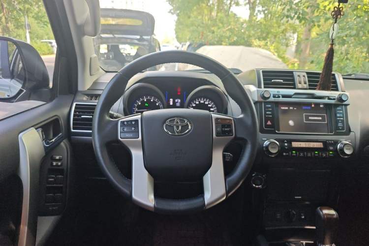 Used Toyota Prado 2016 3.5L Automatic TX-L NAVI Steering Wheel