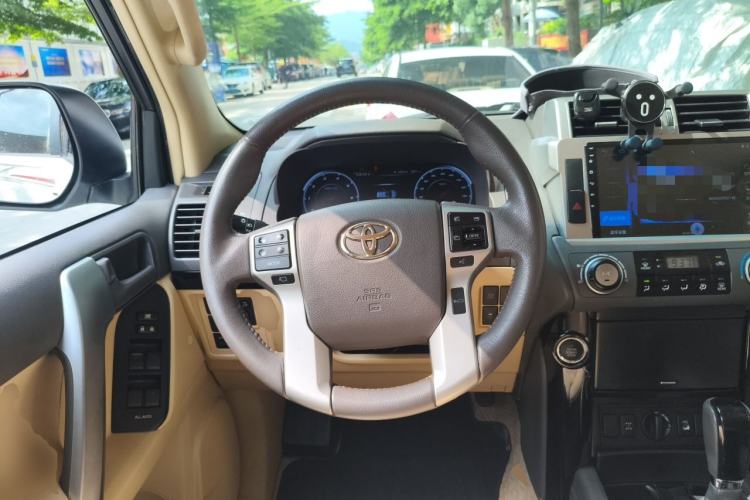 Used Toyota Prado 2016 4.0L 7-Seater Gasoline Middle East Version Steering Wheel