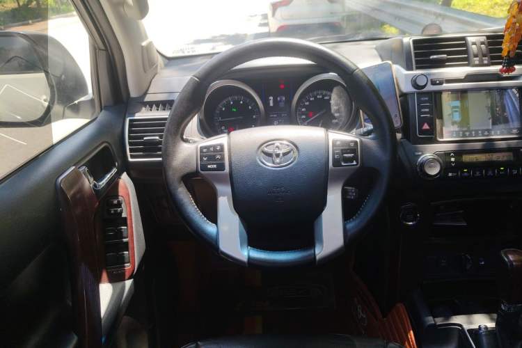Used Toyota Prado 2016 3.5L Automatic TX-L Steering Wheel