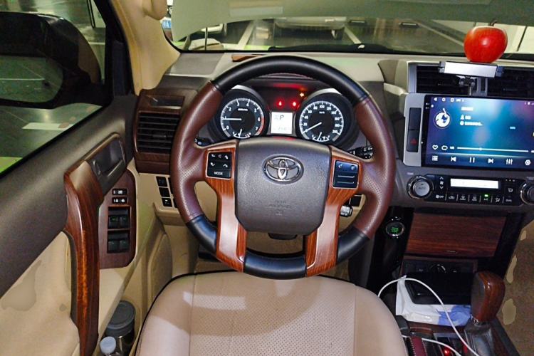 Used Toyota Prado 2016 4.0L 7-Seater Gasoline Low-Power Version Middle East Edition Steering Wheel