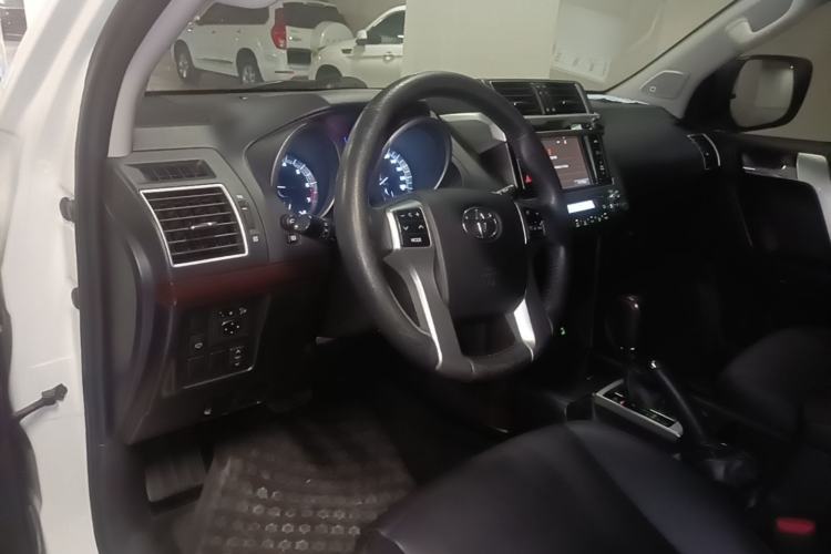 Used Toyota Prado 2016 3.5L Automatic TX-L NAVI Steering Wheel