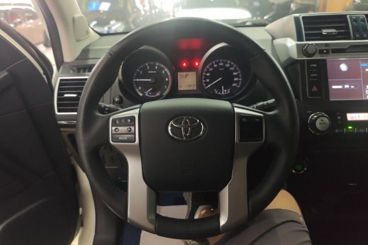 Used Toyota Prado 2016 2.7L Automatic Luxury Edition Steering Wheel