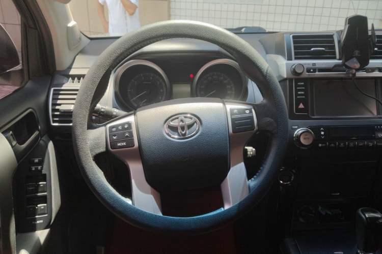 Used Toyota Prado 2016 2.7L Automatic Luxury Edition Steering Wheel