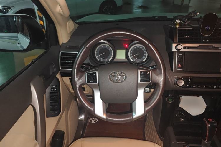 Used Toyota Prado 2016 2.7L Automatic Standard Edition Steering Wheel