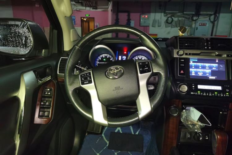 Used Toyota Prado 2016 3.5L Automatic TX-L Steering Wheel