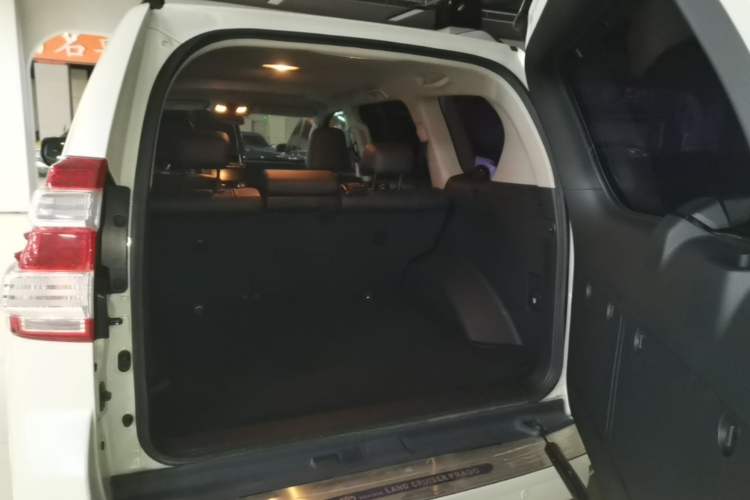 Used Toyota Prado 2016 2.7L Automatic Standard Edition Trunk