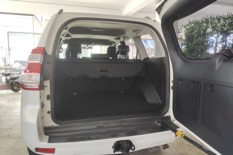 Used Toyota Prado 2016 2.7L Automatic Standard Edition Trunk