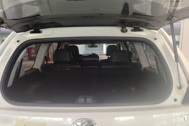 Used Toyota Prado 2016 2.7L Automatic Luxury Edition Trunk