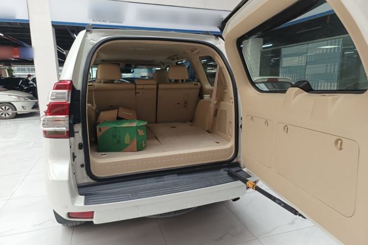Used Toyota Prado 2016 2.7L Automatic Luxury Edition Trunk