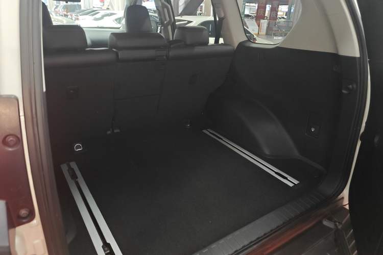 Used Toyota Prado 2016 3.5L Automatic TX-L Trunk