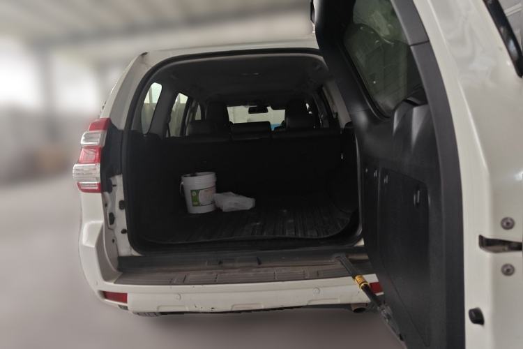 Used Toyota Prado 2016 2.7L Automatic Standard Edition Trunk