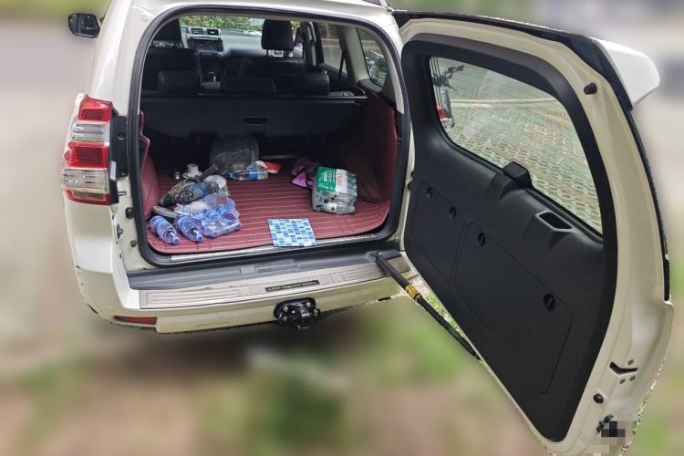 Used Toyota Prado 2016 2.7L Automatic Standard Edition Trunk