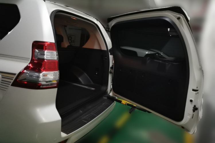 Used Toyota Prado 2016 3.5L Automatic TX-L Trunk