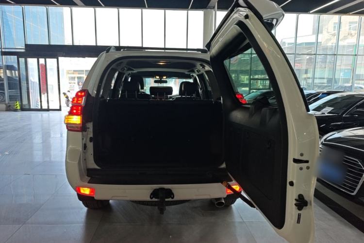 Used Toyota Prado 2016 2.7L Automatic Standard Edition Trunk