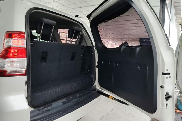 Used Toyota Prado 2016 2.7L Automatic Luxury Edition Trunk