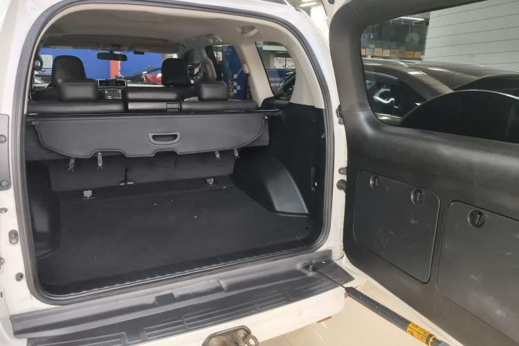 Used Toyota Prado 2016 2.7L Automatic Standard Edition Trunk