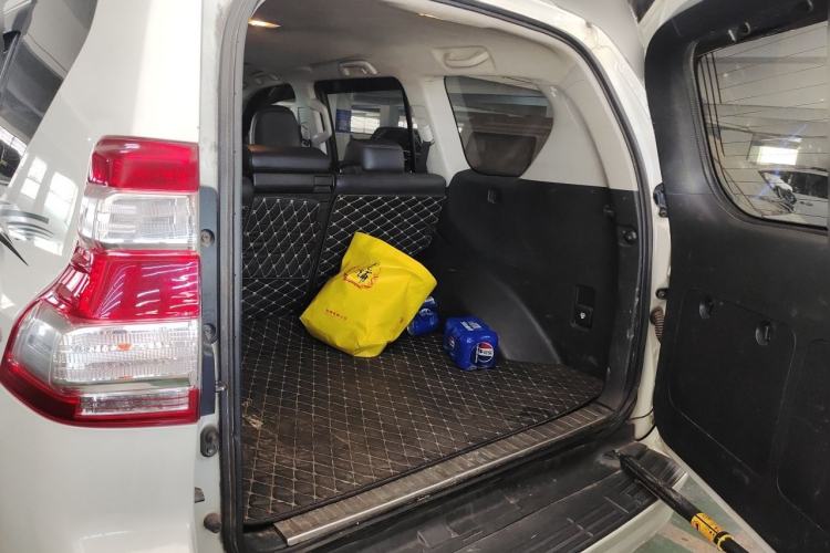 Used Toyota Prado 2016 2.7L Automatic Standard Edition Trunk