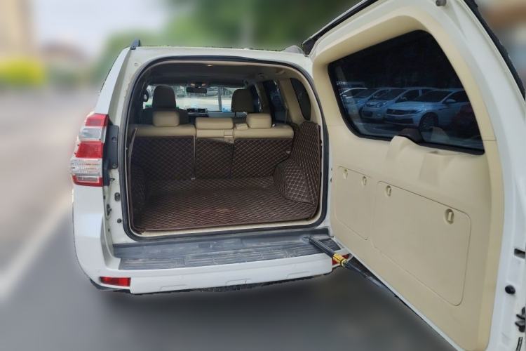 Used Toyota Prado 2016 2.7L Automatic Standard Edition Trunk