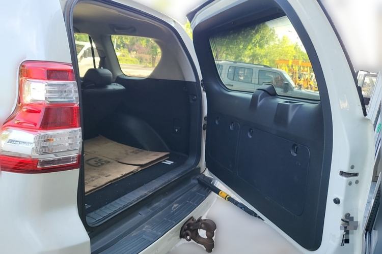 Used Toyota Prado 2016 3.5L Automatic TX-L Trunk