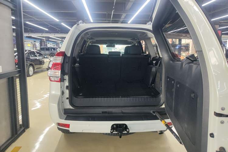 Used Toyota Prado 2016 2.7L Automatic Luxury Edition Trunk