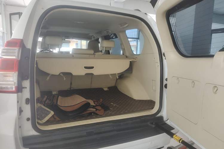 Used Toyota Prado 2016 2.7L Automatic Standard Edition Trunk