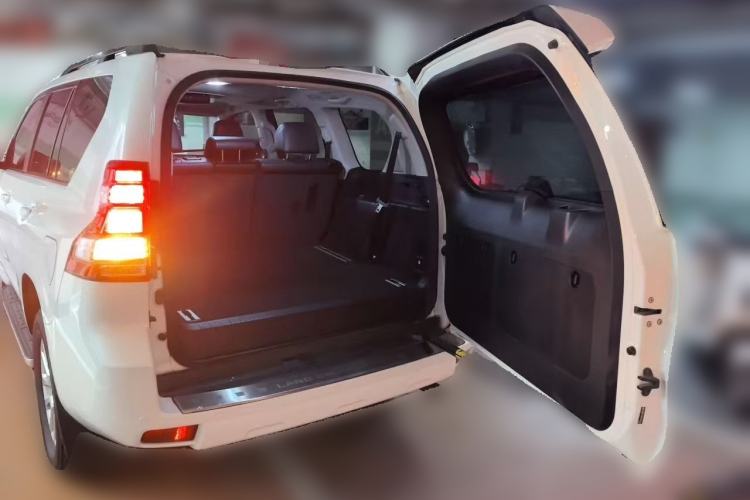 Used Toyota Prado 2016 2.7L Automatic Standard Edition Trunk
