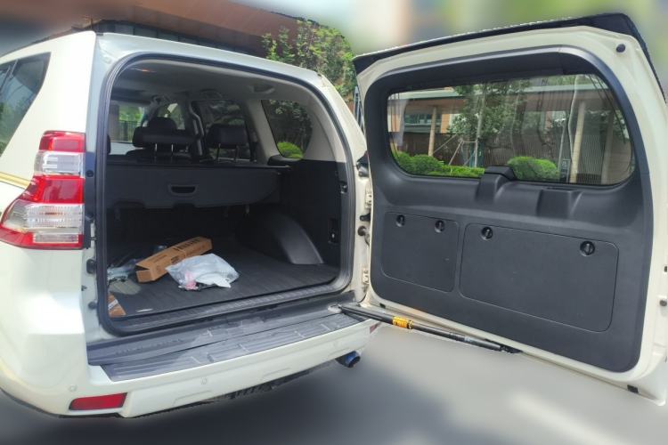 Used Toyota Prado 2016 2.7L Automatic Standard Edition Trunk