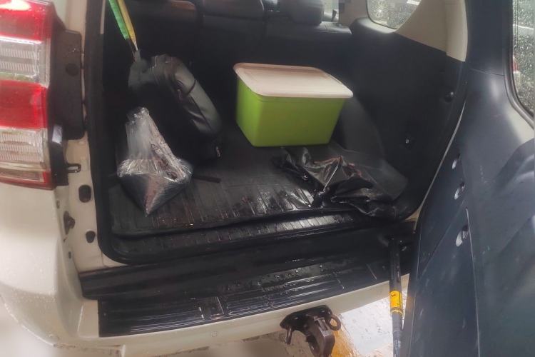 Used Toyota Prado 2016 2.7L Automatic Standard Edition Trunk