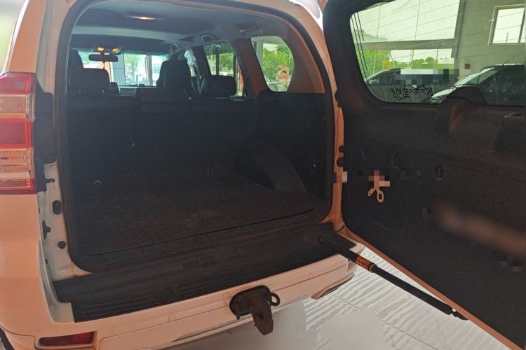 Used Toyota Prado 2016 2.7L Automatic Standard Edition Trunk