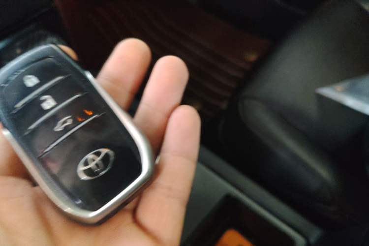 Used Toyota Prado 2016 3.5L Automatic TX-L Vehicle Key