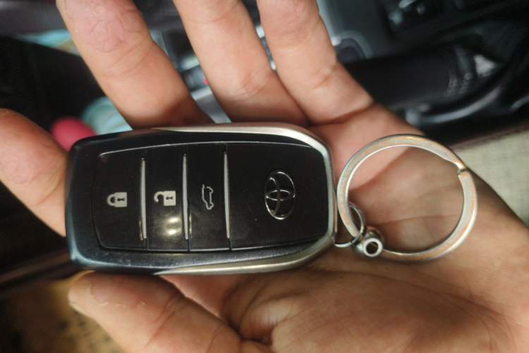 Used Toyota Prado 2016 3.5L Automatic TX-L Vehicle Key