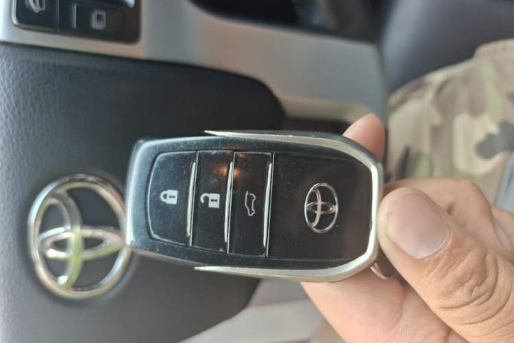 Used Toyota Prado 2016 3.5L Automatic TX-L Vehicle Key
