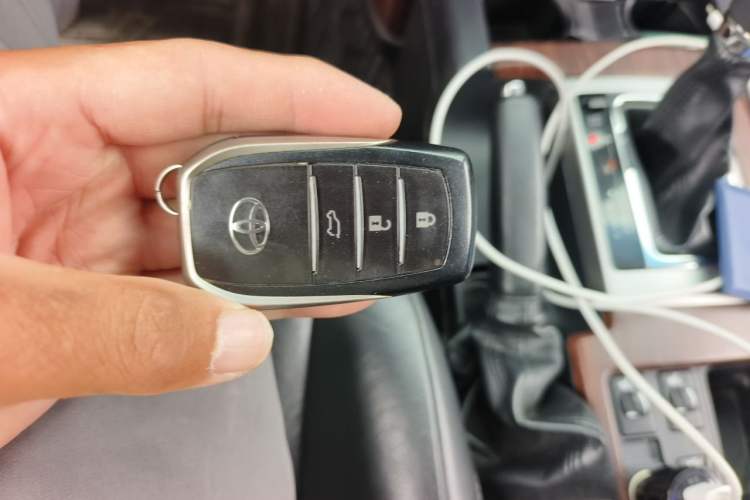 Used Toyota Prado 2016 3.5L Automatic TX-L Vehicle Key