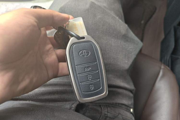 Used Toyota Prado 2016 3.5L Automatic TX-L Vehicle Key