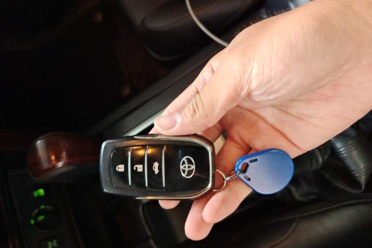 Used Toyota Prado 2016 3.5L Automatic TX-L Vehicle Key