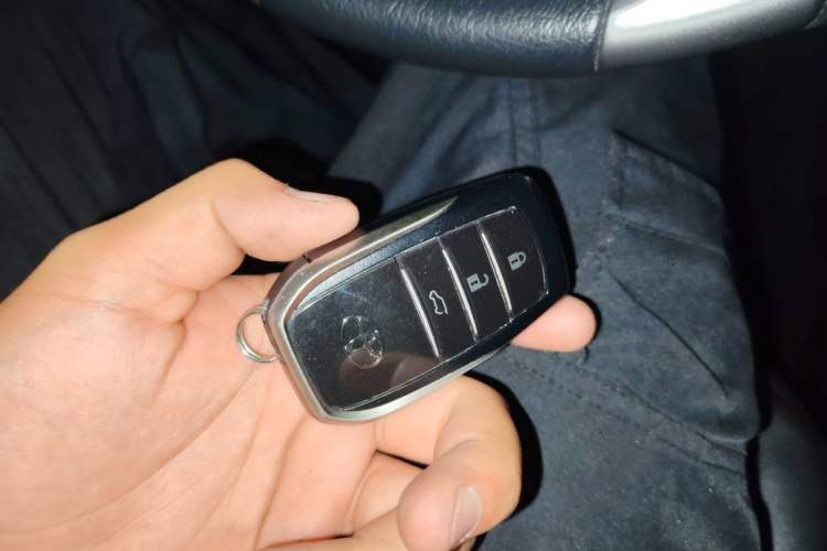 Used Toyota Prado 2016 3.5L Automatic TX-L NAVI Vehicle Key