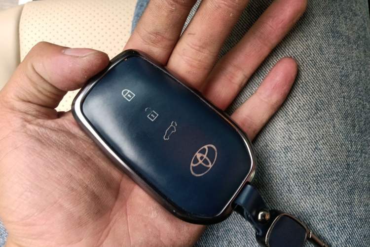Used Toyota Prado 2016 3.5L Automatic TX-L Vehicle Key