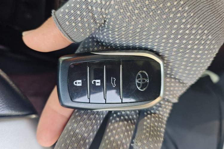 Used Toyota Prado 2016 3.5L Automatic TX-L NAVI Vehicle Key