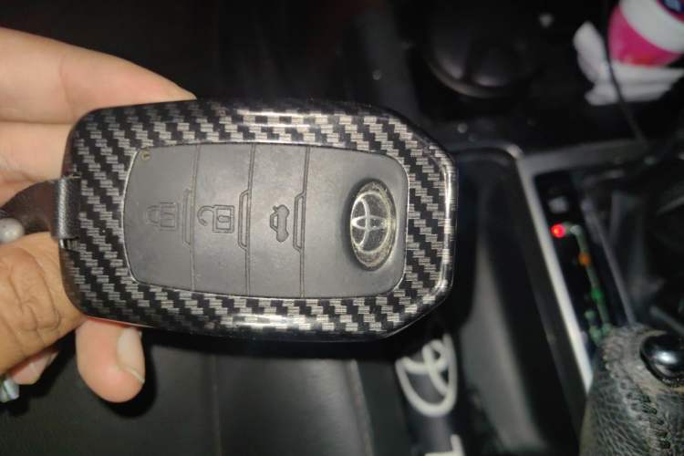 Used Toyota Prado 2016 3.5L Automatic TX-L Vehicle Key